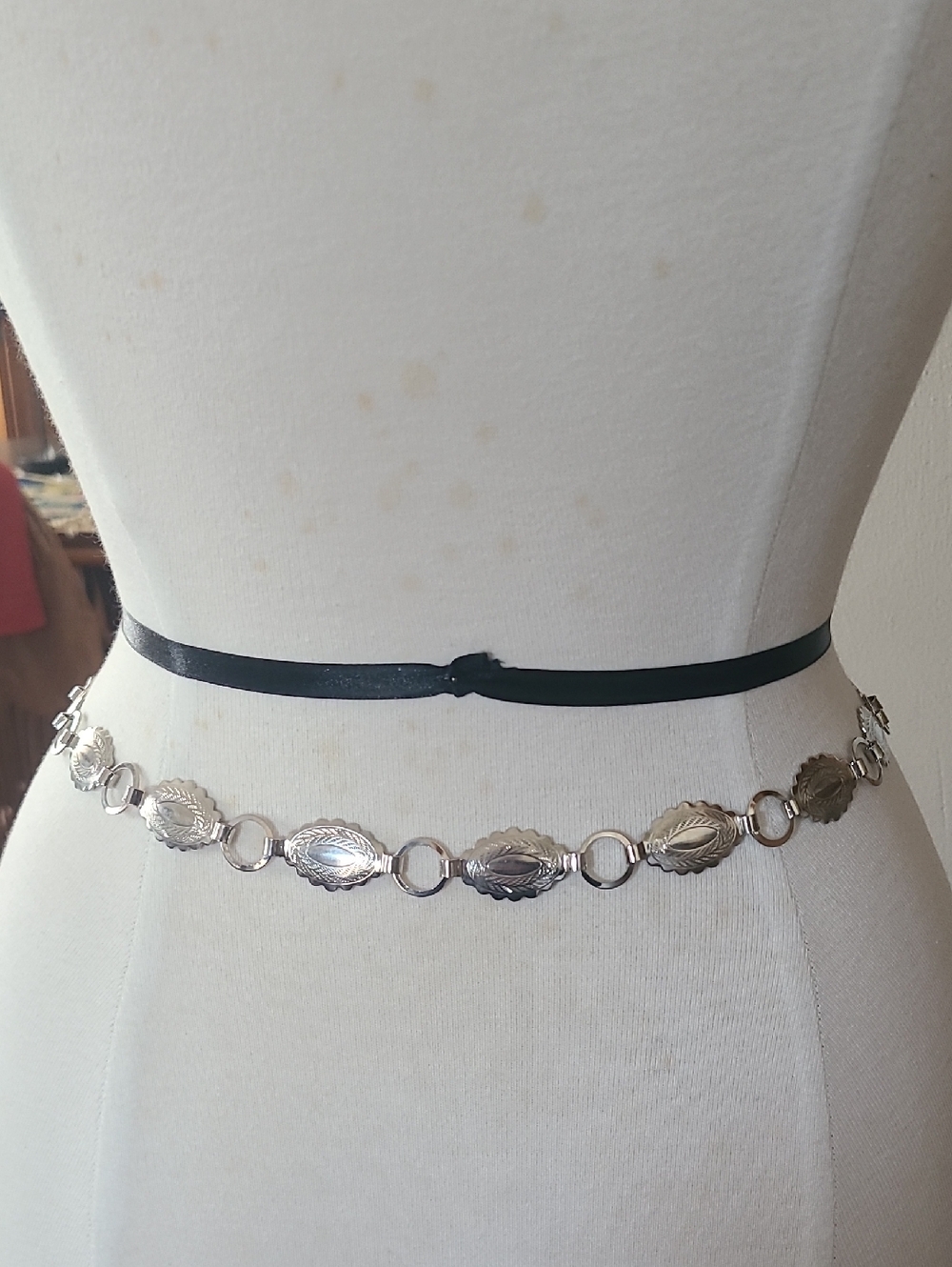 Western Style Concho Silver Tone Belt - Picture 4 of 8